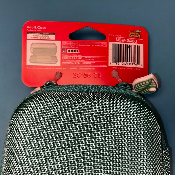 Nintendo Switch Animal Crossing Vault Case designed by HORI - NWT - Picture 4 of 7